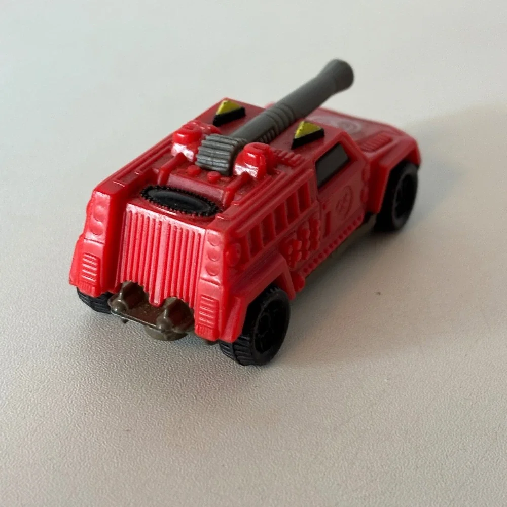 Hot Wheels 1994 Mattel Red Fire Truck Diecast‎ Armored Rescue Vehicle 3 Inch